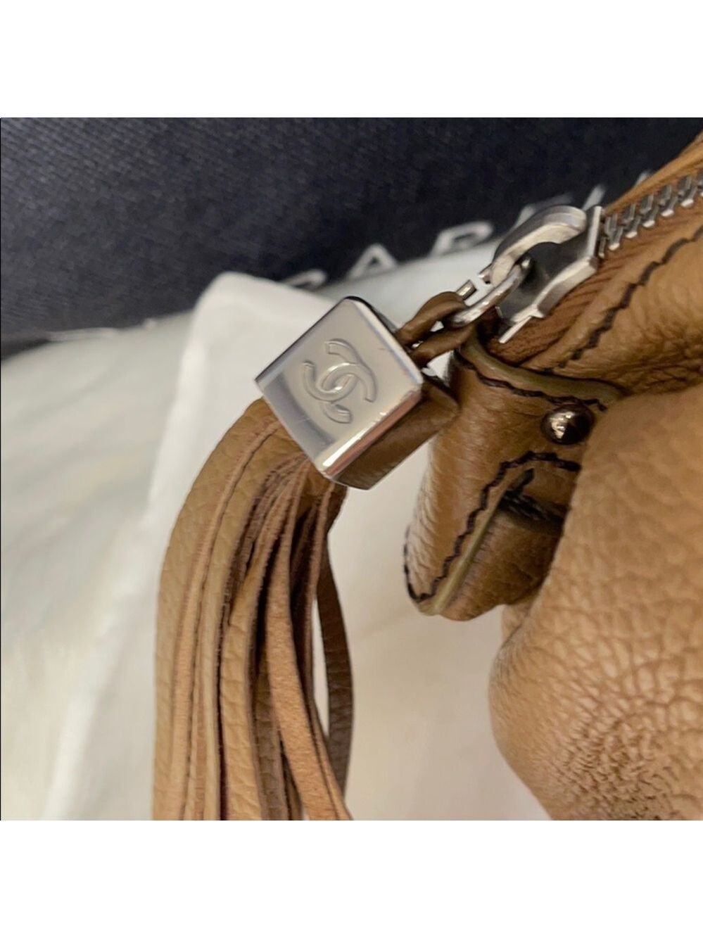 AUTHENTIC CHANEL LAX TASSEL BOWLER BAG TAWNY PEBBLED LEATHER SHOULDER BAG - Picture 4 of 16